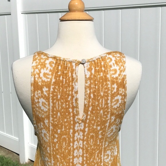Lucky Brand Sleeveless Yellow Gold and While Floral Printed V-Neck Top Size Med - Picture 8 of 16